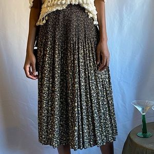 Vintage Women’s A-line floral skirt